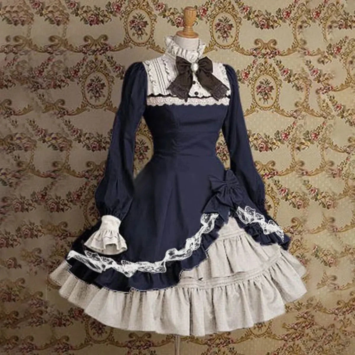 Sweet Gothic Lolita - Image 2