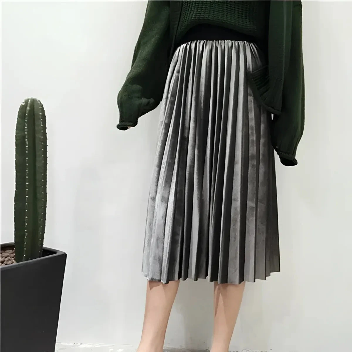 Elastic Waist Pleated Velvet Skirt - Image 8