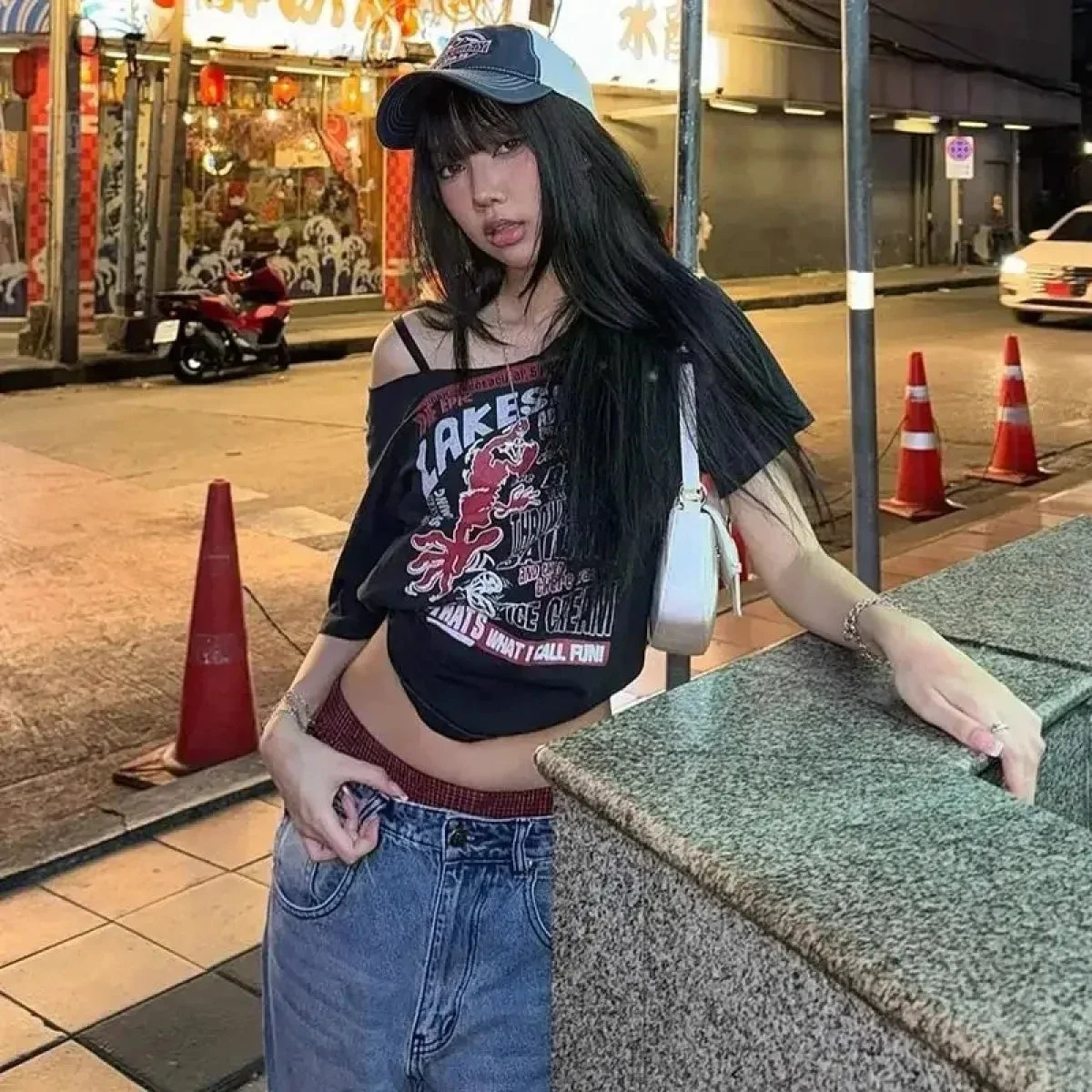 Black Off-Shoulder Graphic Tee – Y2K Grunge Punk Harajuku Crop Top - Image 2