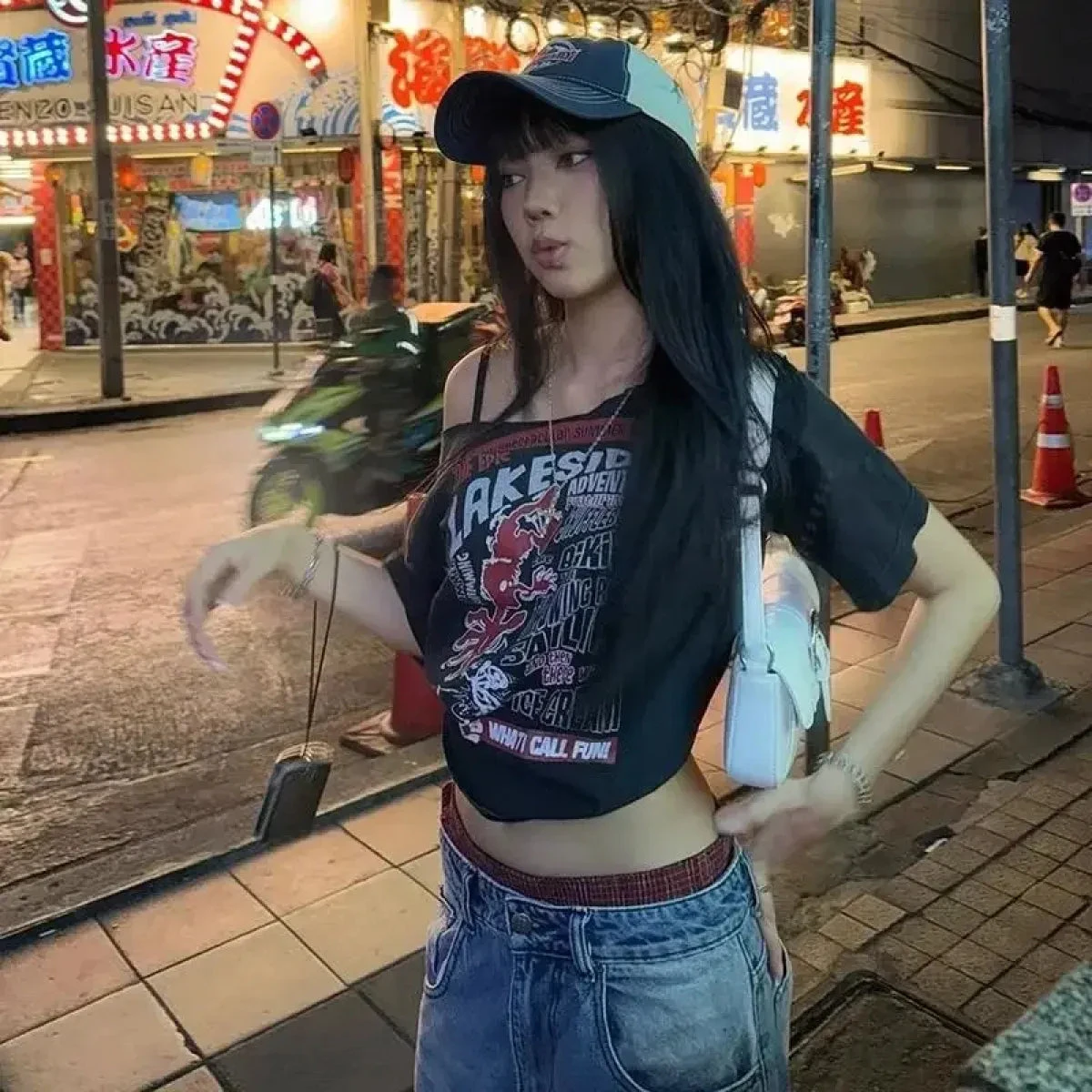 Black Off-Shoulder Graphic Tee – Y2K Grunge Punk Harajuku Crop Top - Image 4